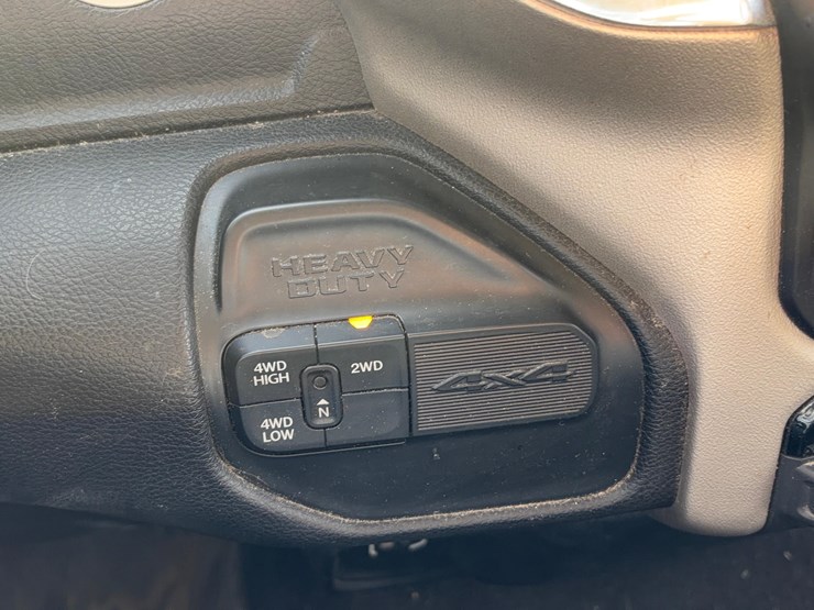 2020-ram-2500-laramie-image-28