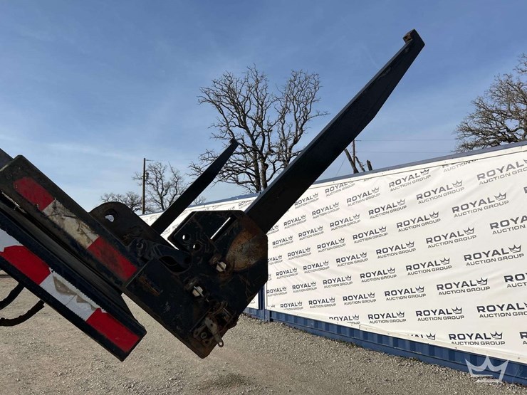 2015-peterbilt-337-image-29