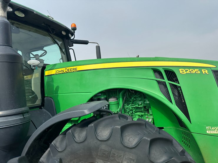 2019-john-deere-8295r-image-41