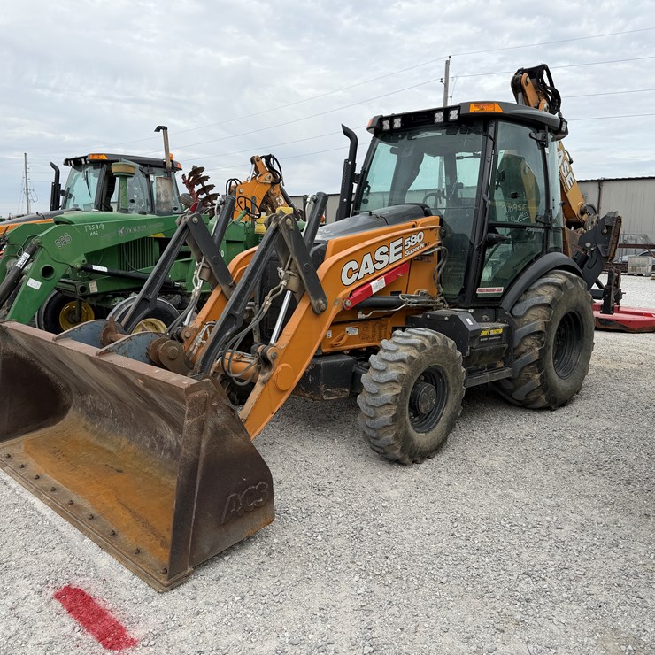 2022 CASE 580SN