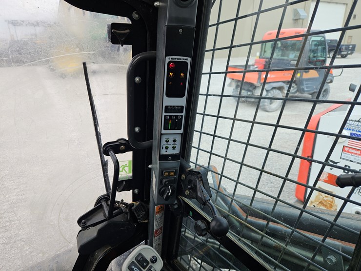 2012-new-holland-c238-image-10