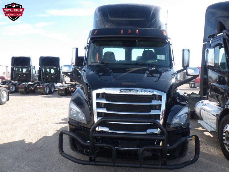 2022-freightliner-cascadia-116-image-2