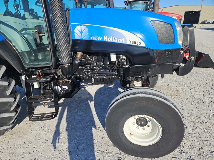 2010-new-holland-t6030-image-4