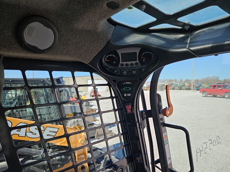 2022-bobcat-t770-image-10