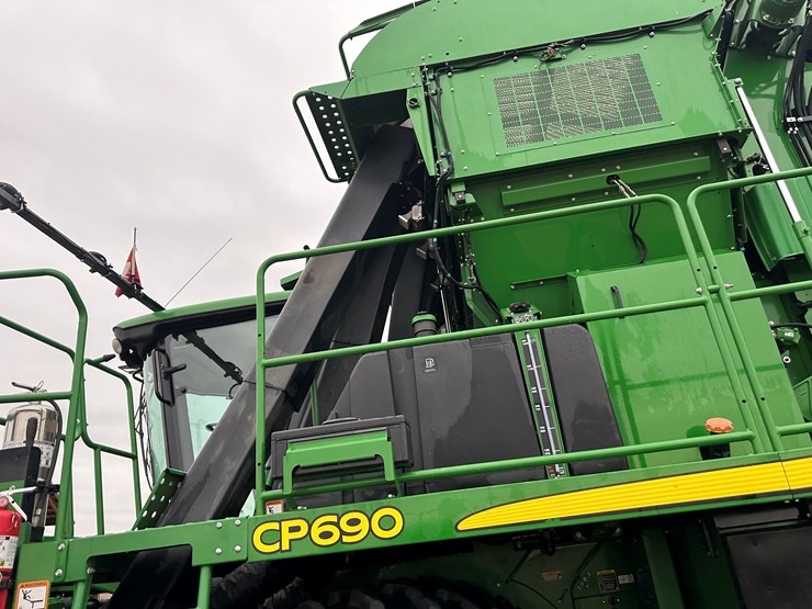 2021-john-deere-cp690-image-43