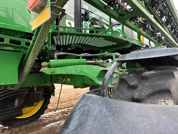 2021-john-deere-r4044-image-49