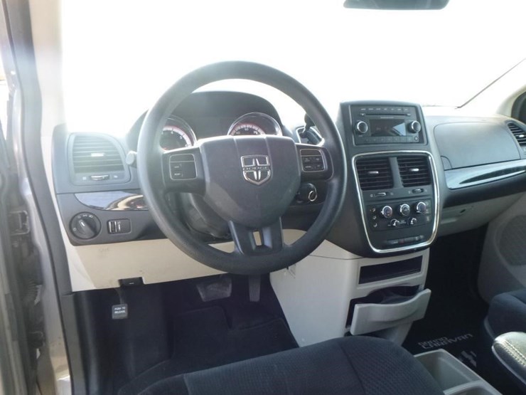 2014-dodge-grand-caravan-image-11