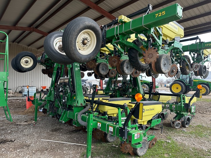 john-deere-1725-image-1