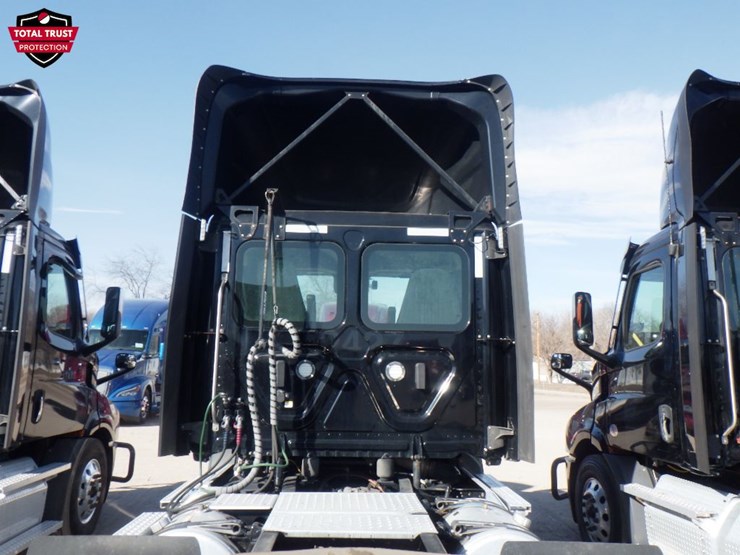 2022-freightliner-cascadia-116-image-10