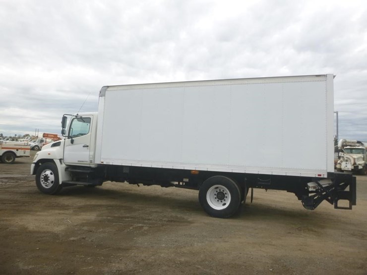 2013-hino-268-image-5