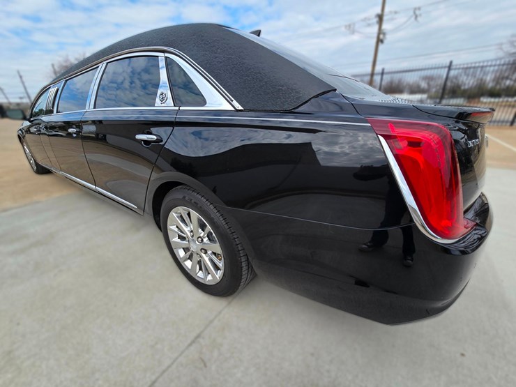 2019-cadillac-xts-stretch-limousine-for-sale,-s-and-s-coachbuilders,-70in,-7866-miles-image-7