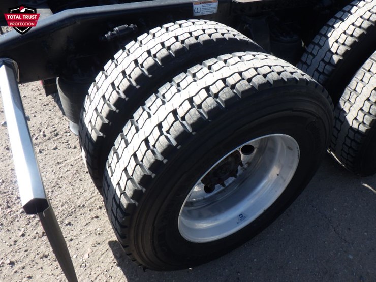 2022-freightliner-cascadia-116-image-6