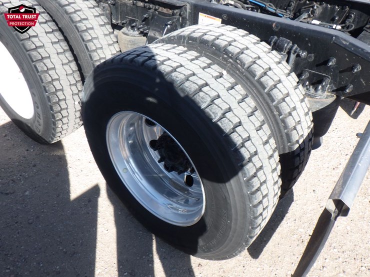 2022-freightliner-cascadia-116-image-11