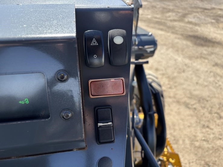 2017-deere-210lep-image-34