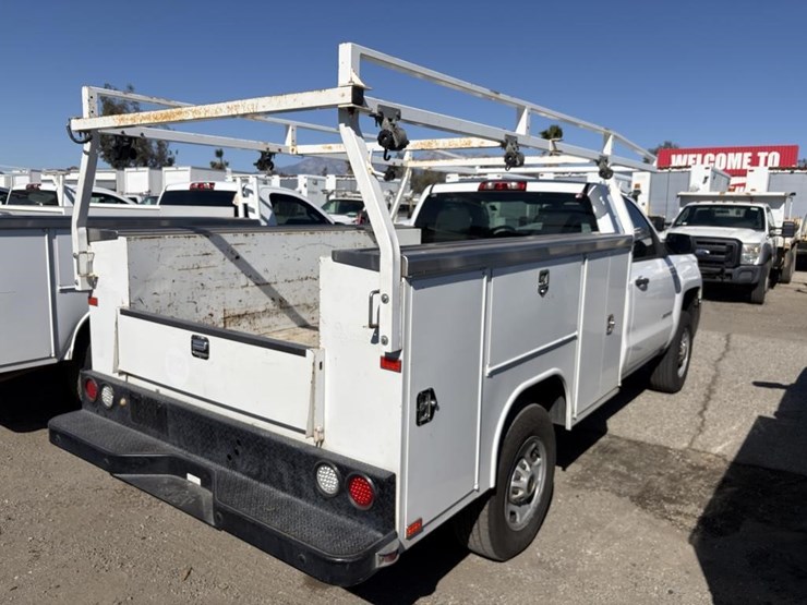 2016-chevrolet-2500-image-3