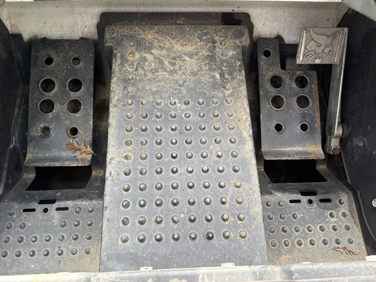 2021-bobcat-s590-image-15