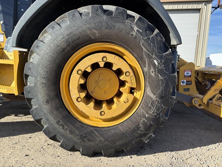 2018-deere-210lep-image-27