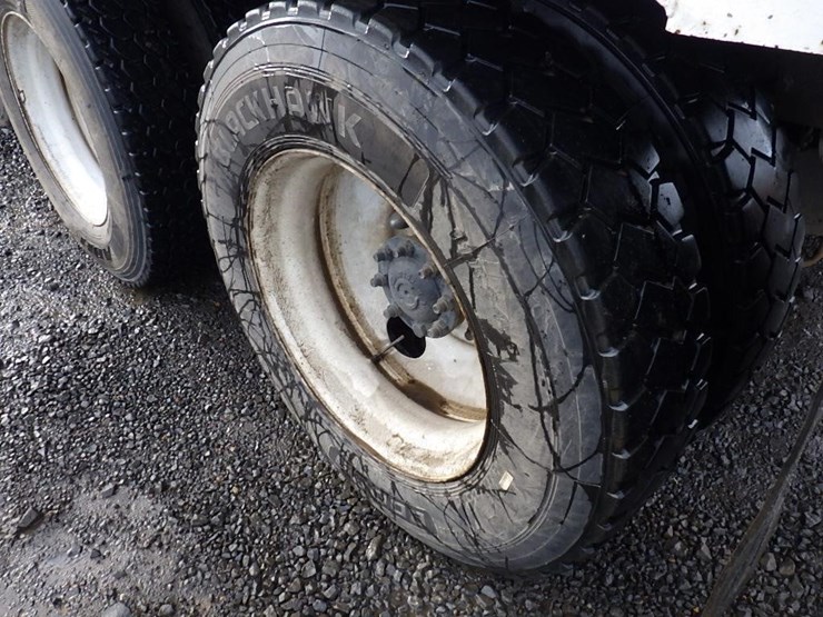 2007-international-7600-image-18