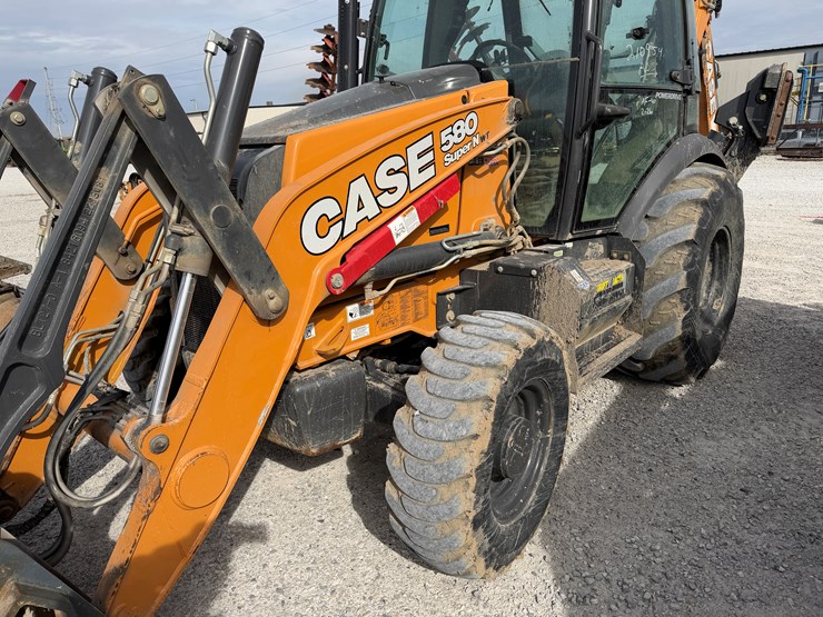 2022-case-580sn-image-5