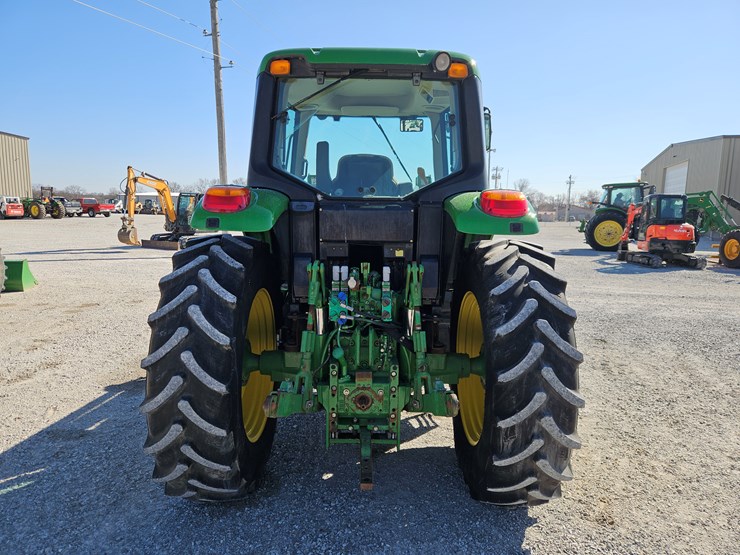 2014-john-deere-6140m-image-10