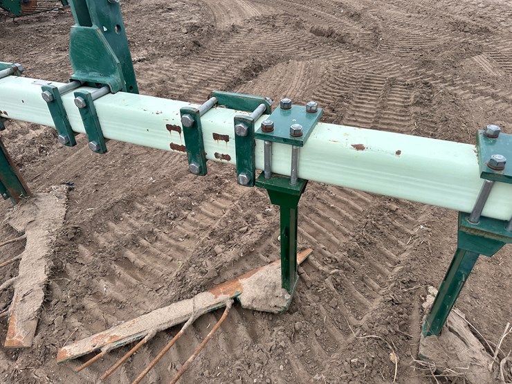 #38831-•-kmc-6-row-38"-vine-lifter-image-13