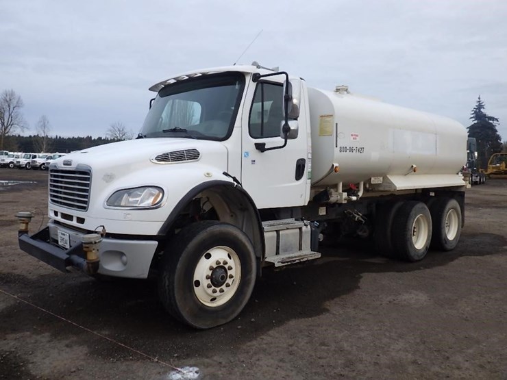 2016-freightliner-m2-15'-t/a-water-truck-image-1