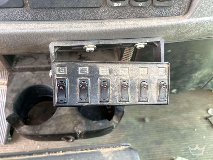 2015-peterbilt-337-image-21