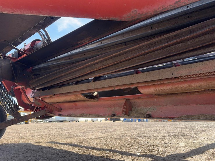 hesston-1160-image-13