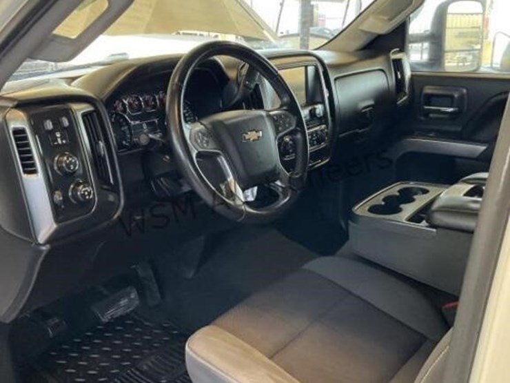 2015-chevrolet-silverado-2500hd-image-22