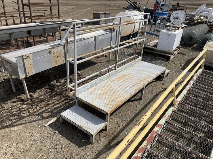 7'x1'-steel-executive-catwalk-platform-image-2