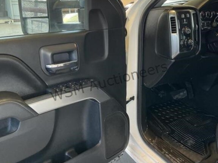 2015-chevrolet-silverado-2500hd-image-23