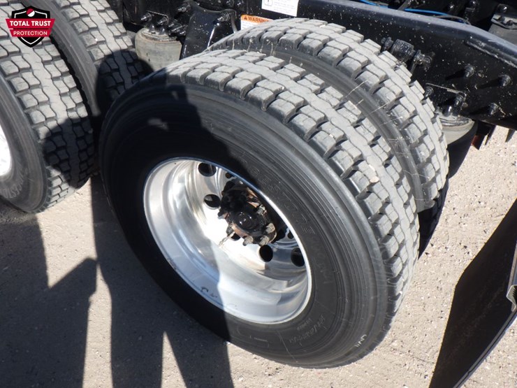 2022-freightliner-cascadia-116-image-12