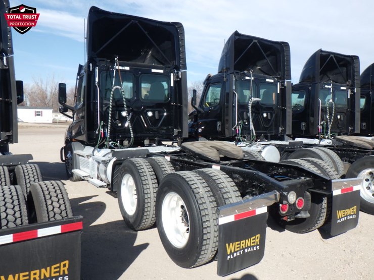 2022-freightliner-cascadia-116-image-11