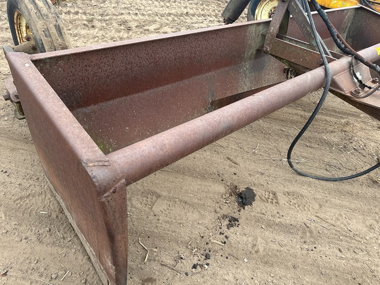 john-deere-810-image-24