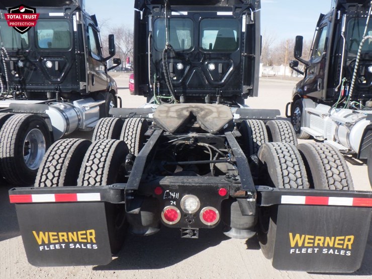 2022-freightliner-cascadia-116-image-8