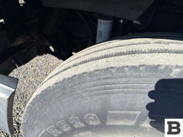 1995-freightliner-fld112-image-11