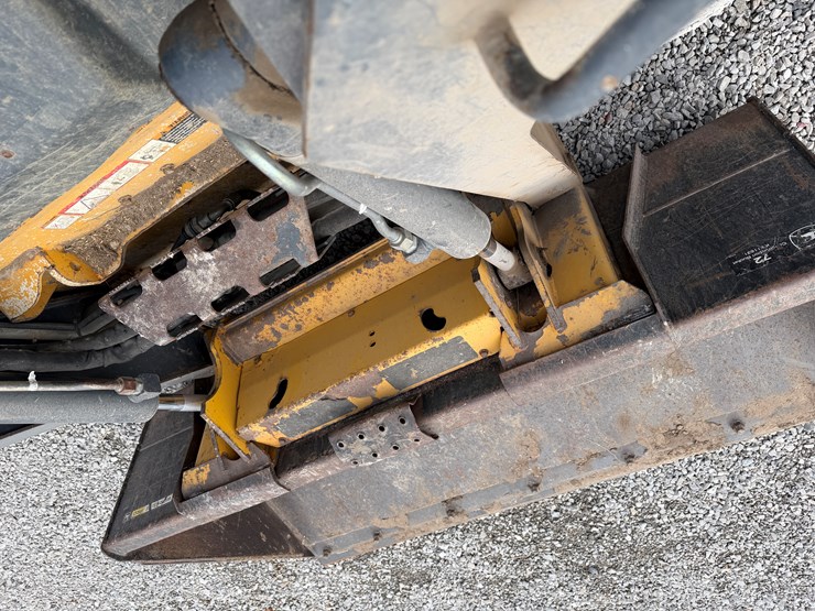 2012-deere-326d-image-4