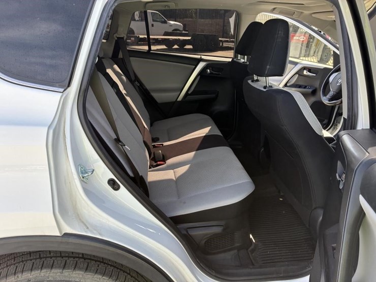2016-toyota-rav4-image-9