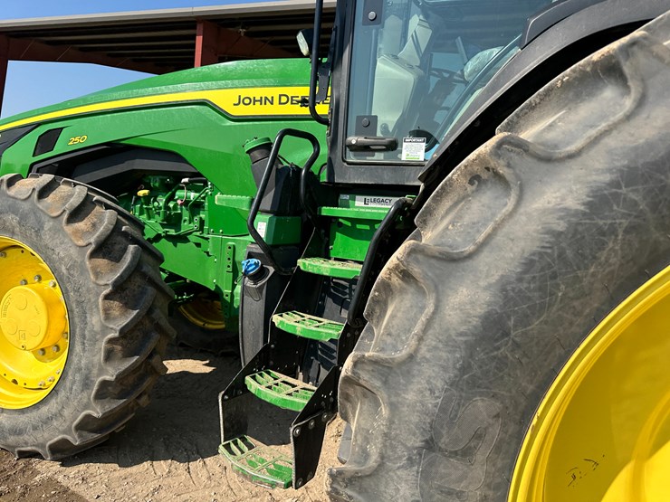 2023-john-deere-8r-250-image-29