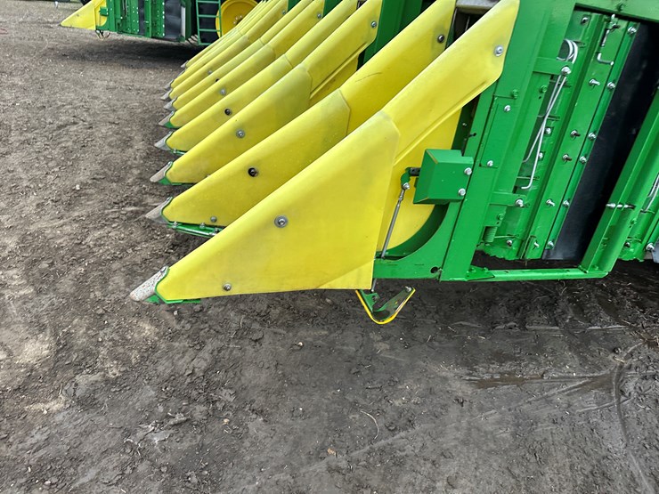 2021-john-deere-cp690-image-48