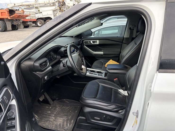 2021-ford-explorer-image-7