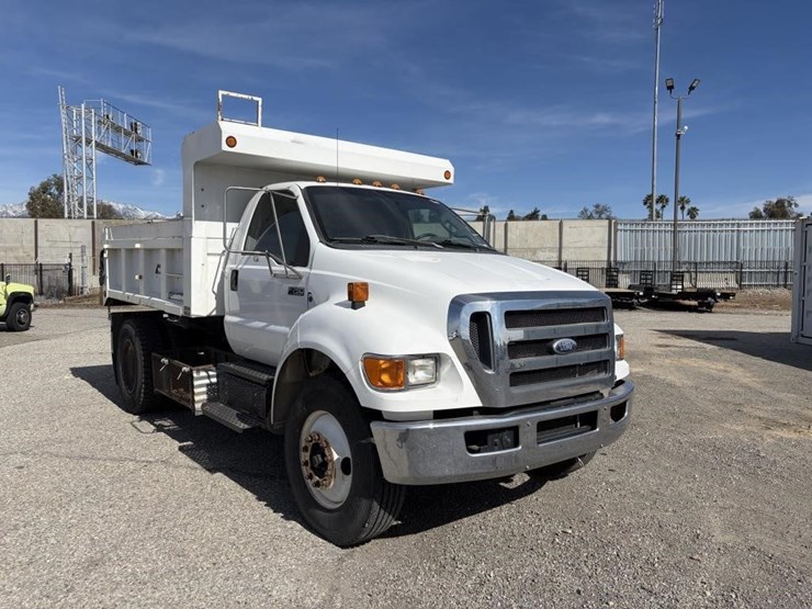 2011-ford-f750-image-2