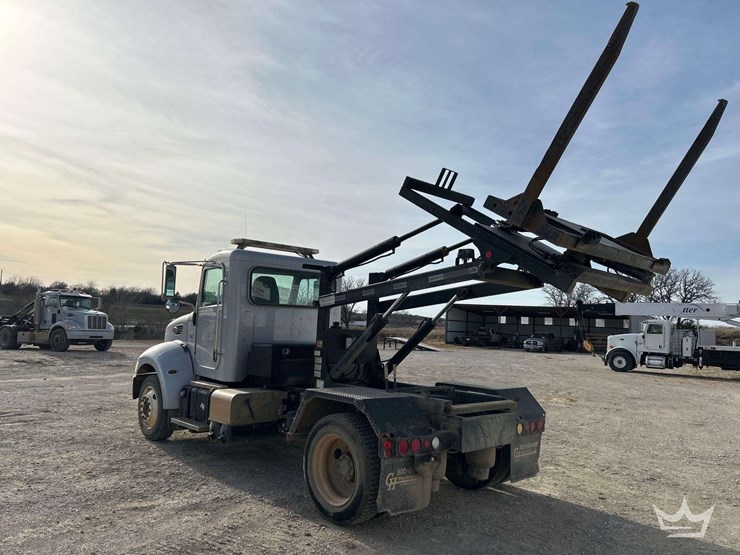 2012-peterbilt-337-image-3