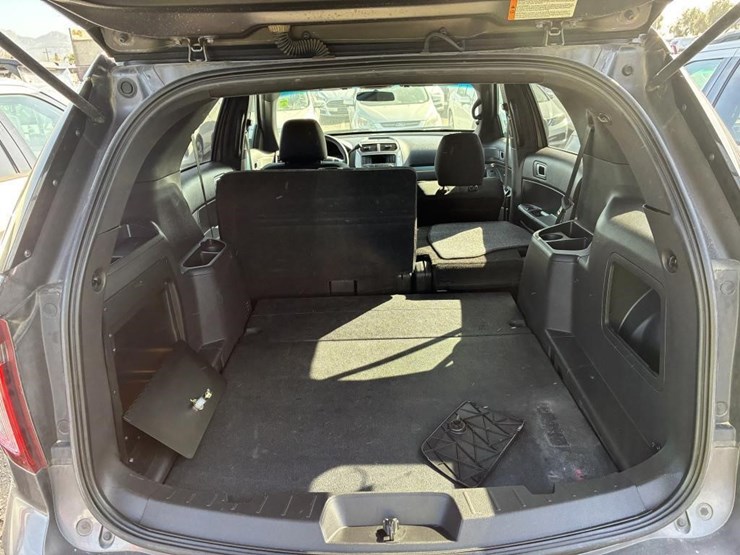 2015-ford-explorer-image-11