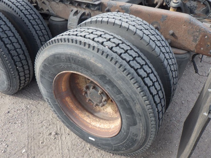 2001-peterbilt-387-image-12