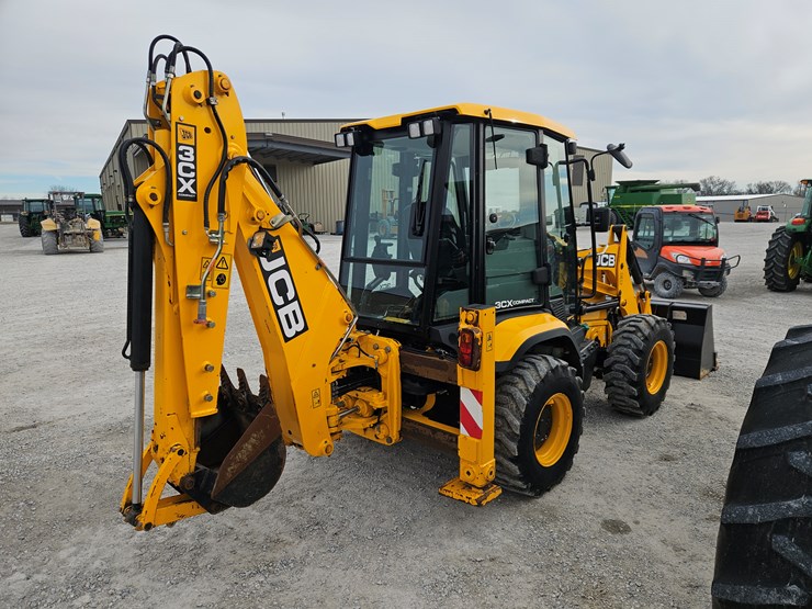 2018-jcb-3cx-compact-image-22