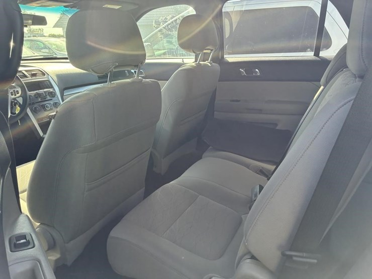 2013-ford-explorer-image-12