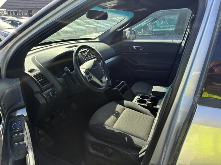 2013-ford-explorer-image-13