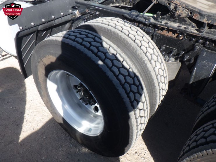 2022-freightliner-cascadia-116-image-12