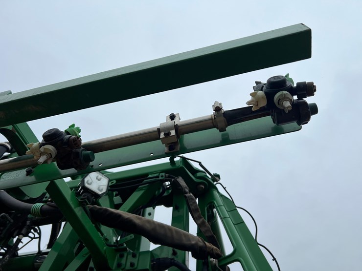 john-deere-412r-image-37